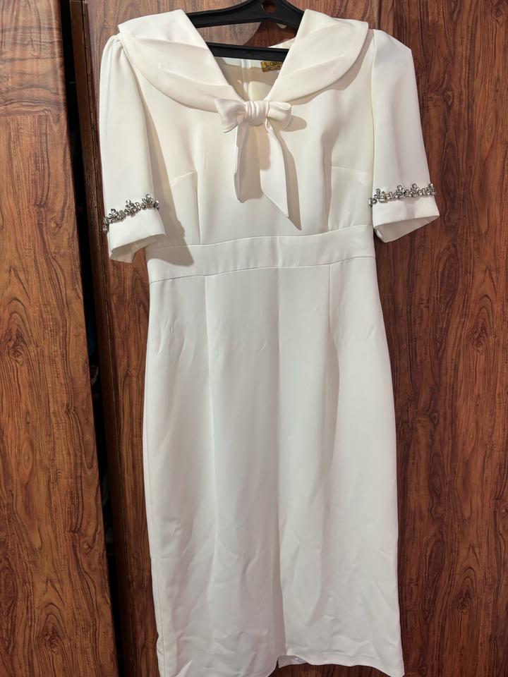 Белое платье