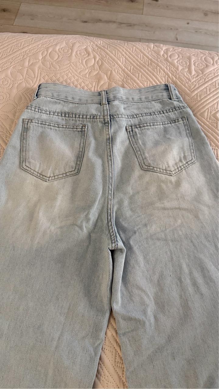 Голубые джинсы