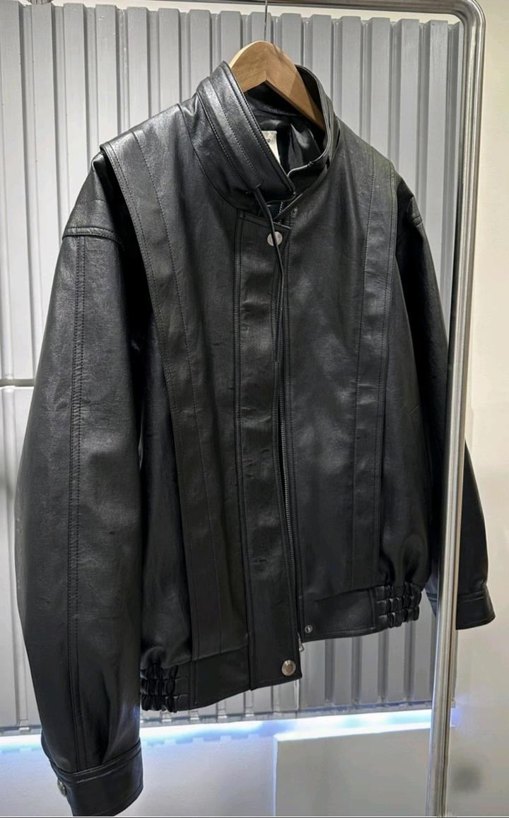 Черный бомбер в винтажном стиле