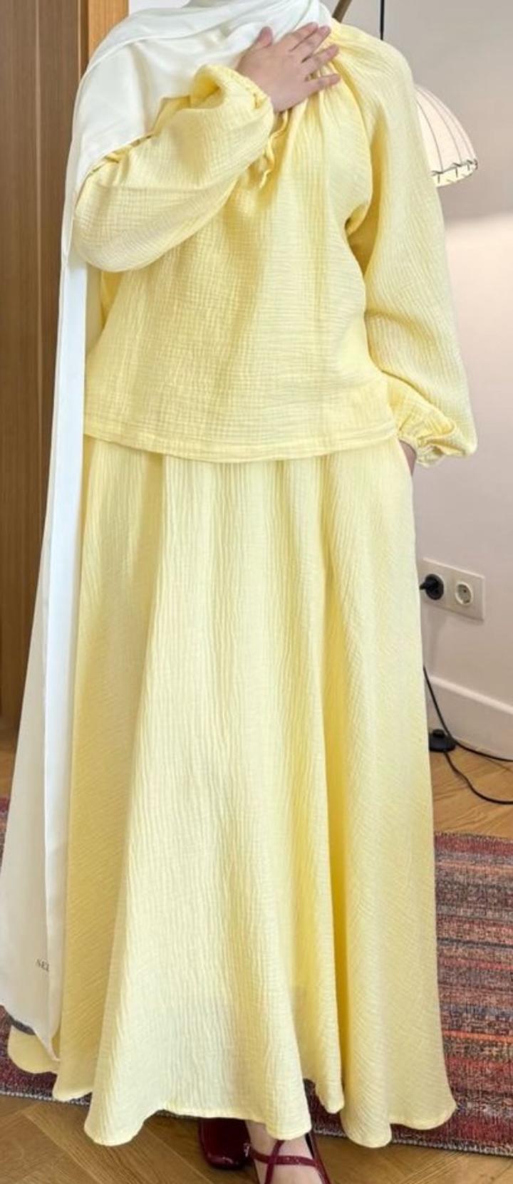 Двойка желтый цвет