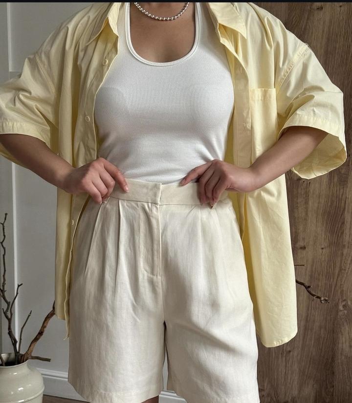 Пастельно Желтая рубашка с короткими рукавами