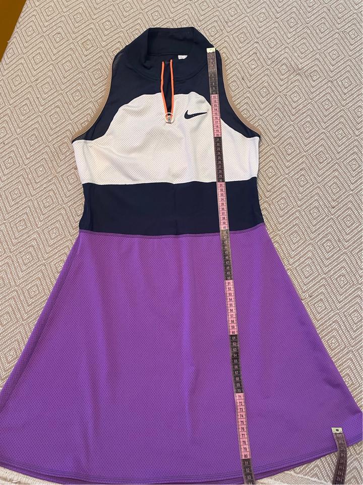 Теннисное платье Nike