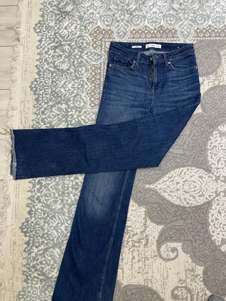 Джинсы от mango