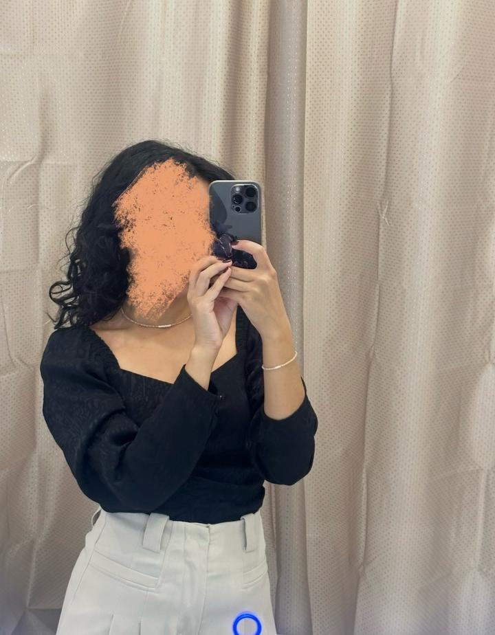 Черная блуза H&M с объёмными рукавами