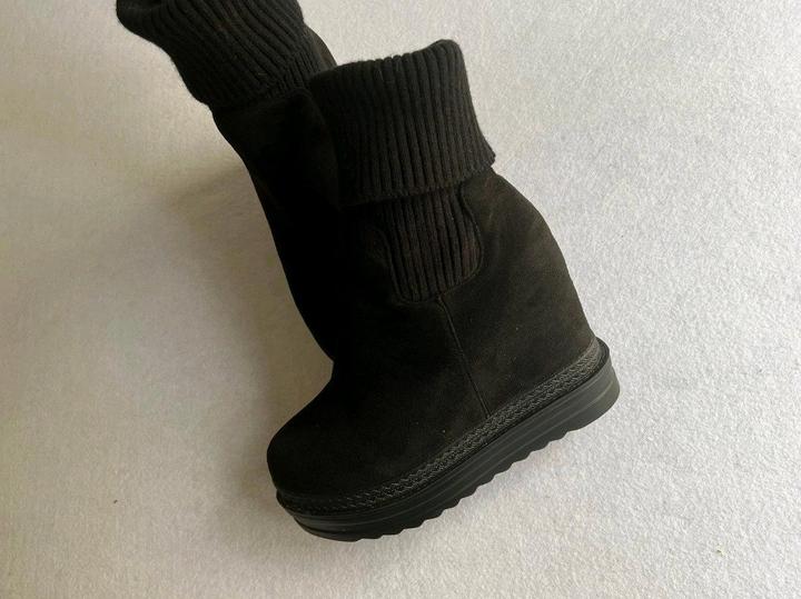 Ботинки на скрытой платформе 38 размер из искусственной замши с отворотом манжет