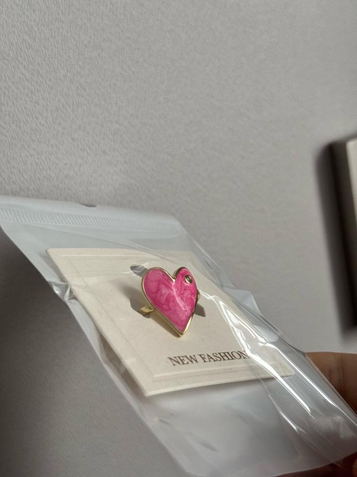 Ювелирное милое кольцо в форме сердца
