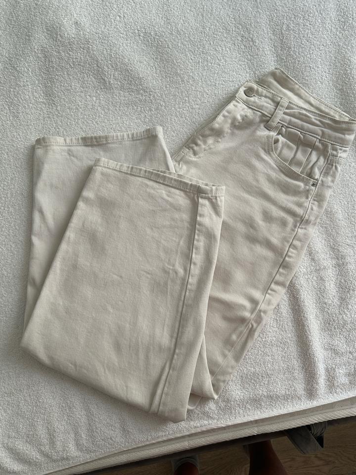 Джинсы белые