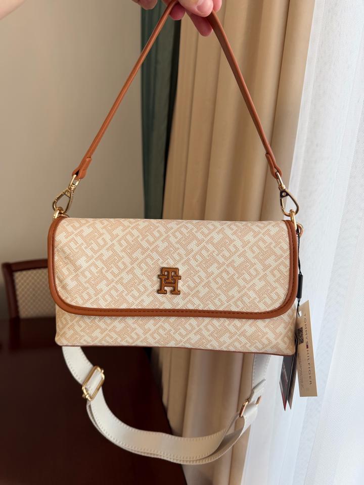 Tommy Hilfiger bag