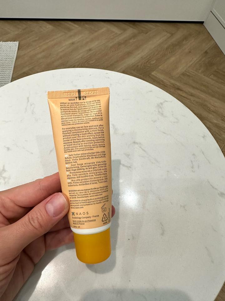 2 солнцезащитных крема TOCOBO / Bioderma
