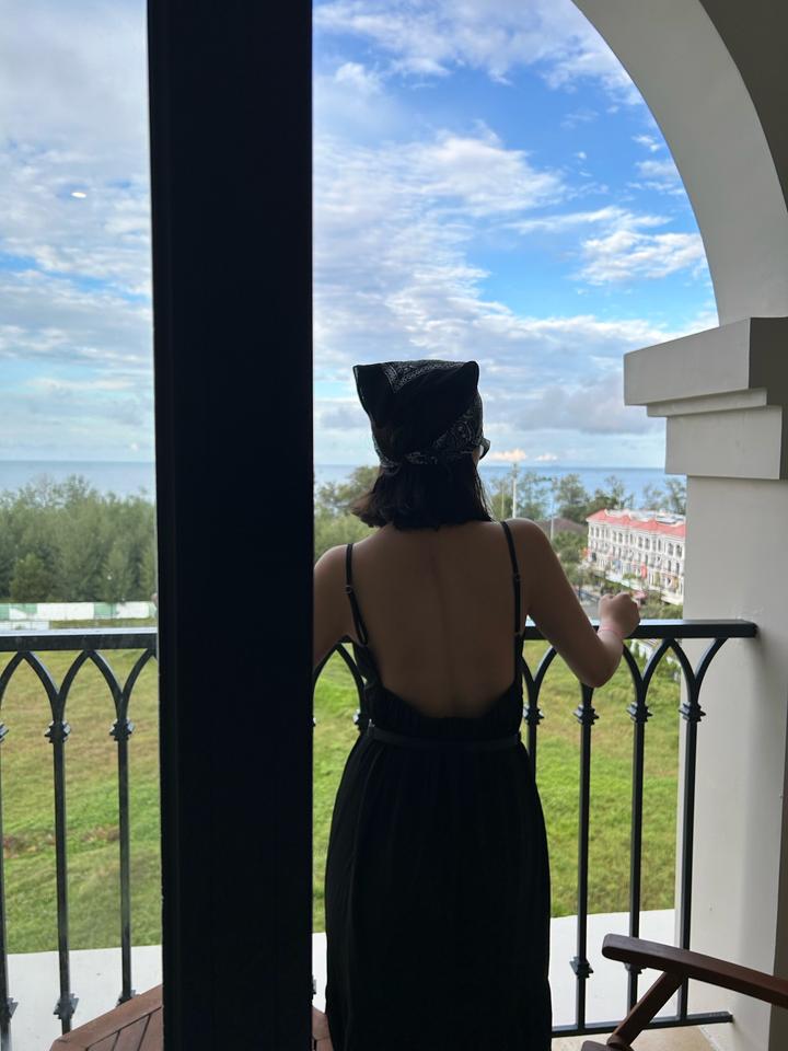 свободное макси платье с открытой спиной