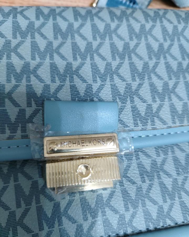Голубая сумка Michael Kors