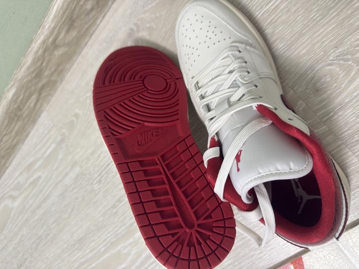 Кроссовки Nike Air Jordan 1Low новые