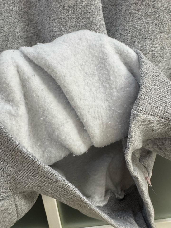 Толстовка с надписью Paris