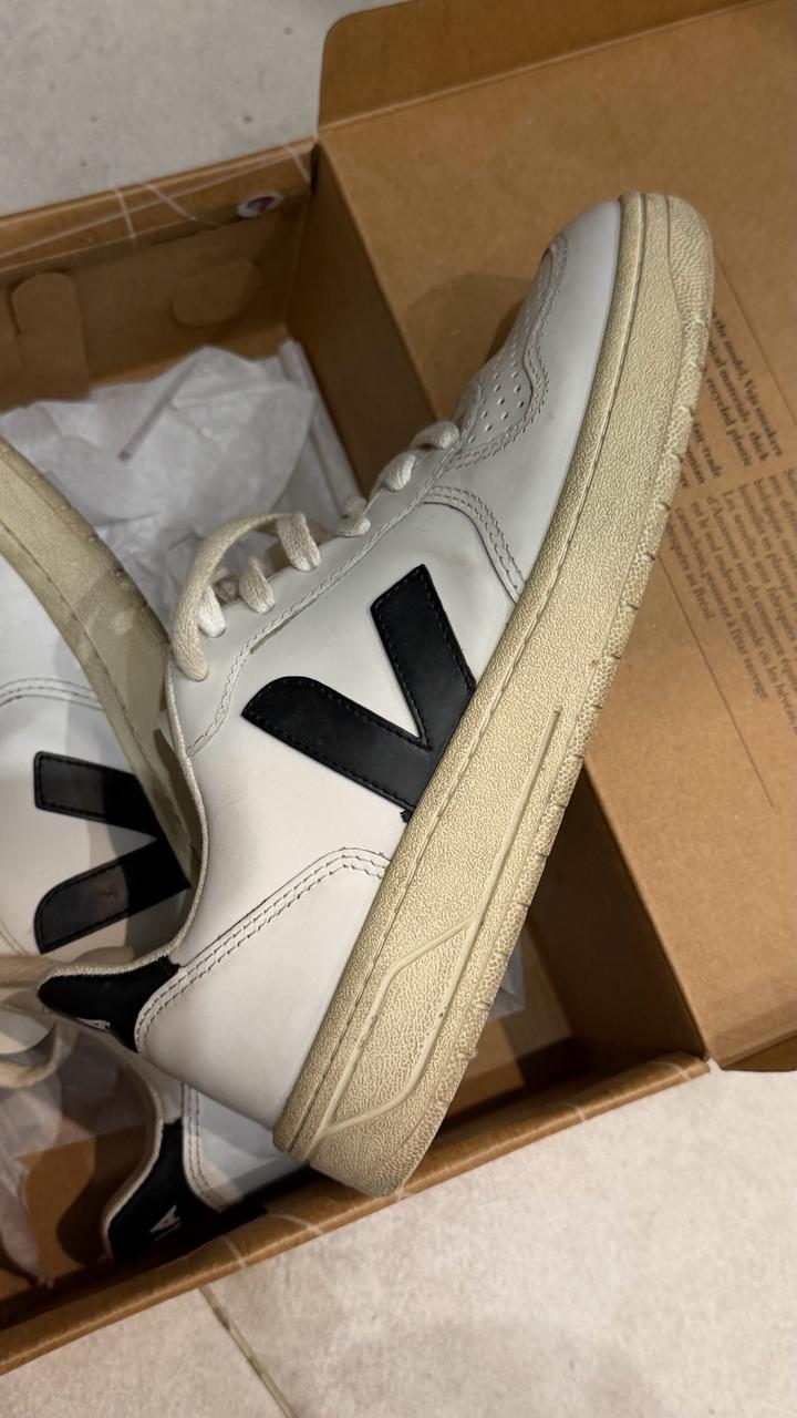 Белые кеды Veja