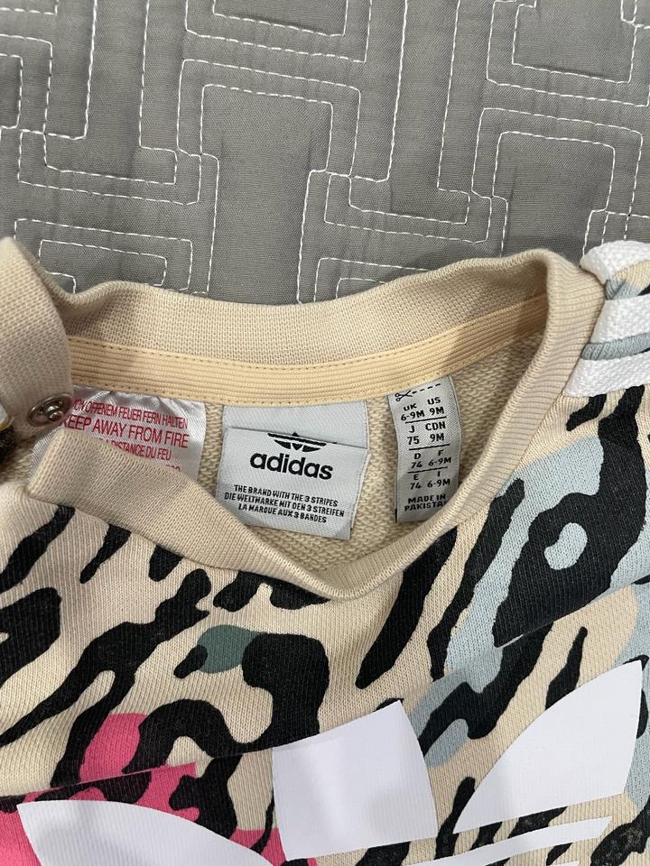 Спортивный костюм adidas на 6-9 месяцев