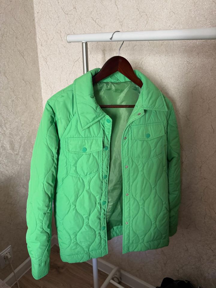 Зеленая куртка