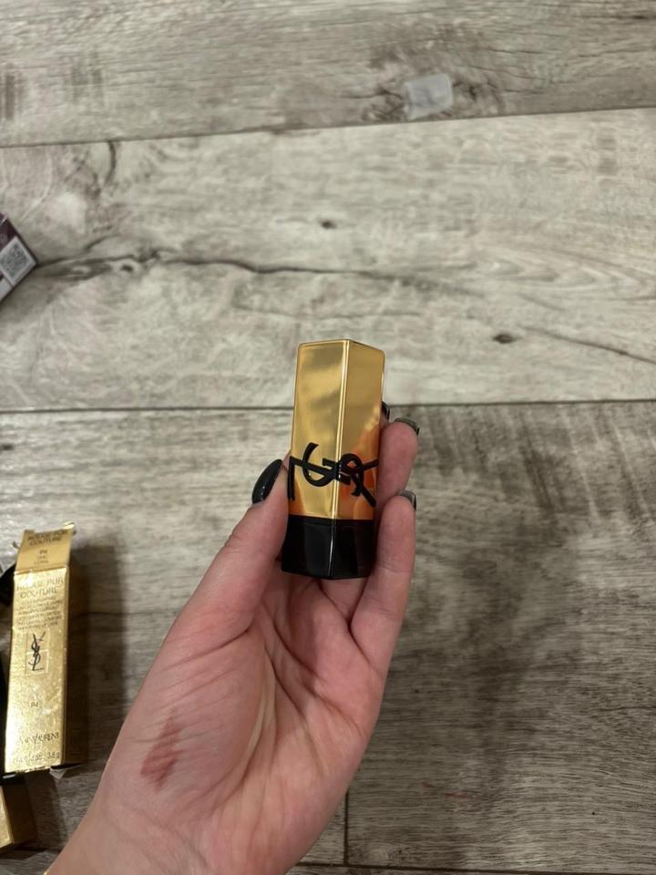 YVES SAINT LAURENT rouge pur couture P4 (не использованная)