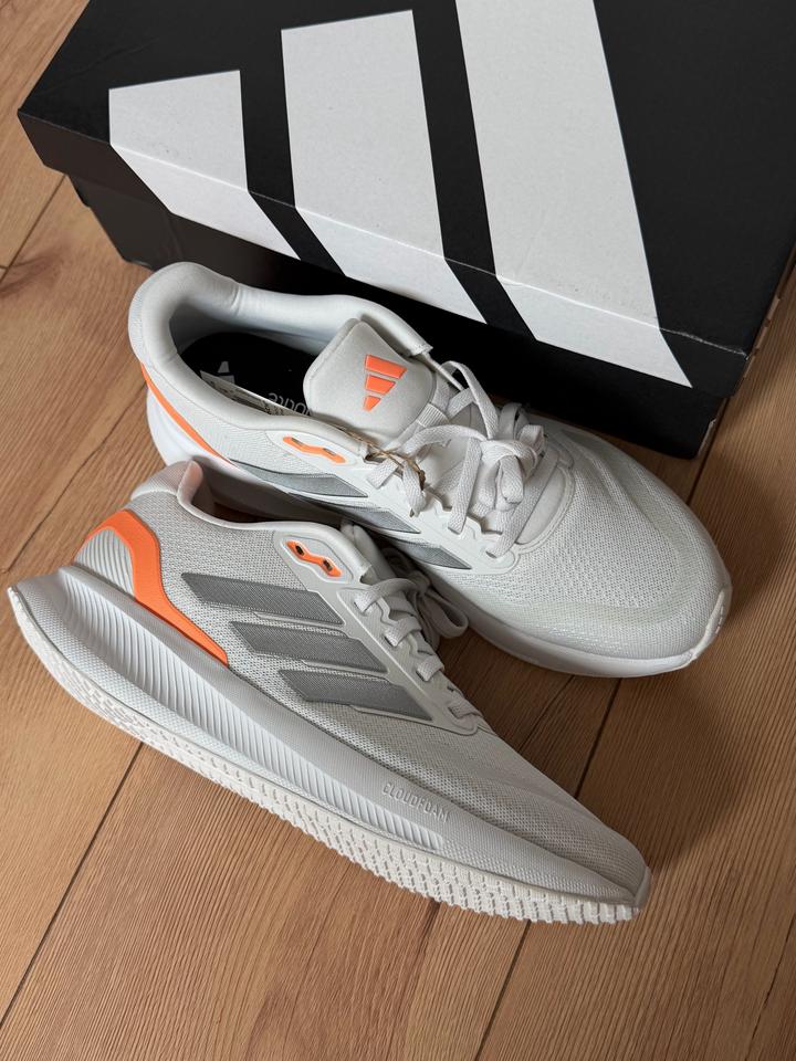 Кроссовки Adidas универсальные