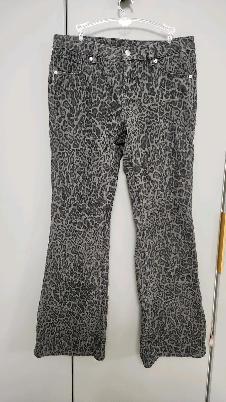 Джинсы клеш H&M леопард