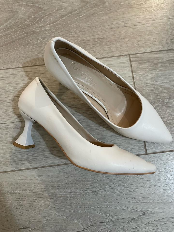 Белые свадебные туфли