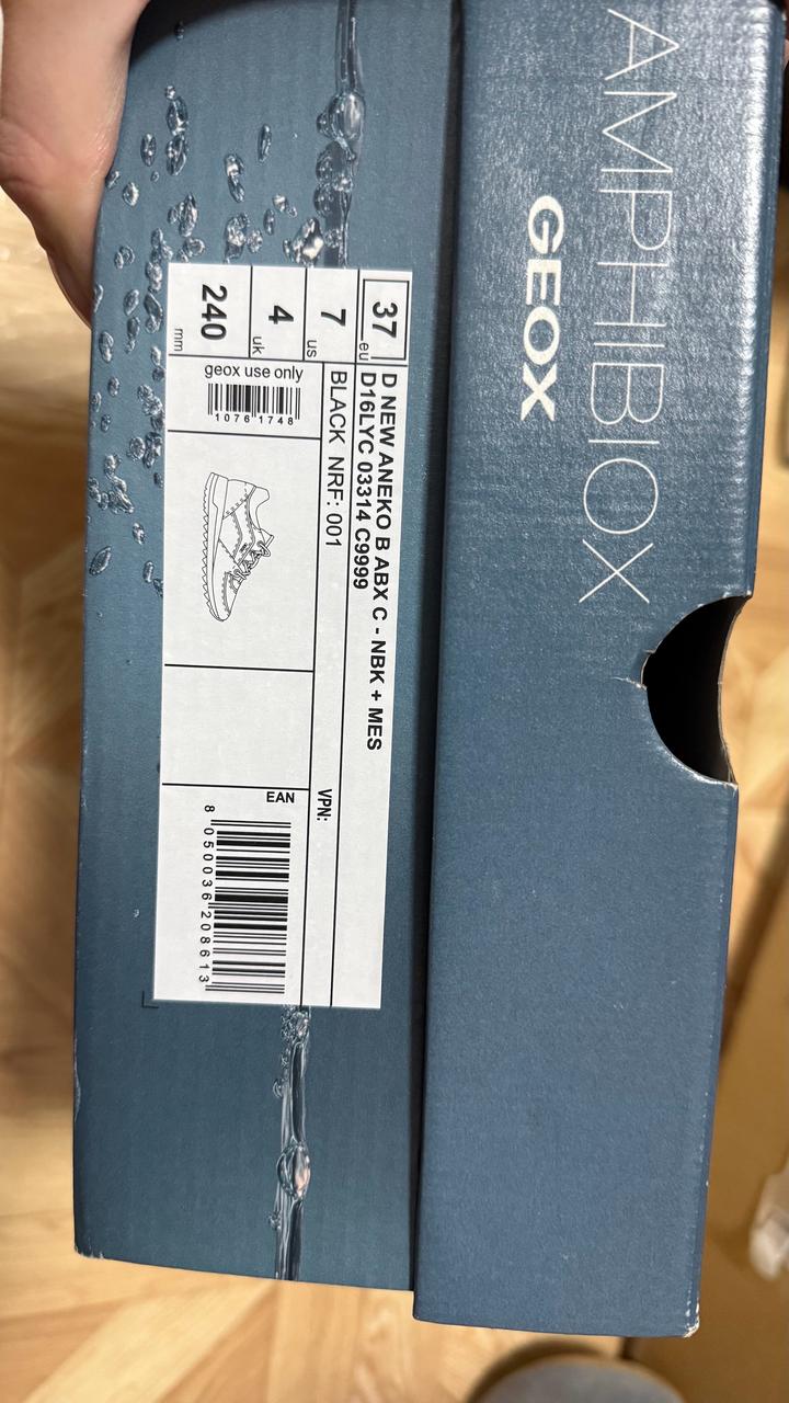 Белые кроссовки Reebok