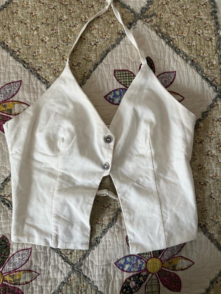 3 Кроп-топа и 1 жилетка