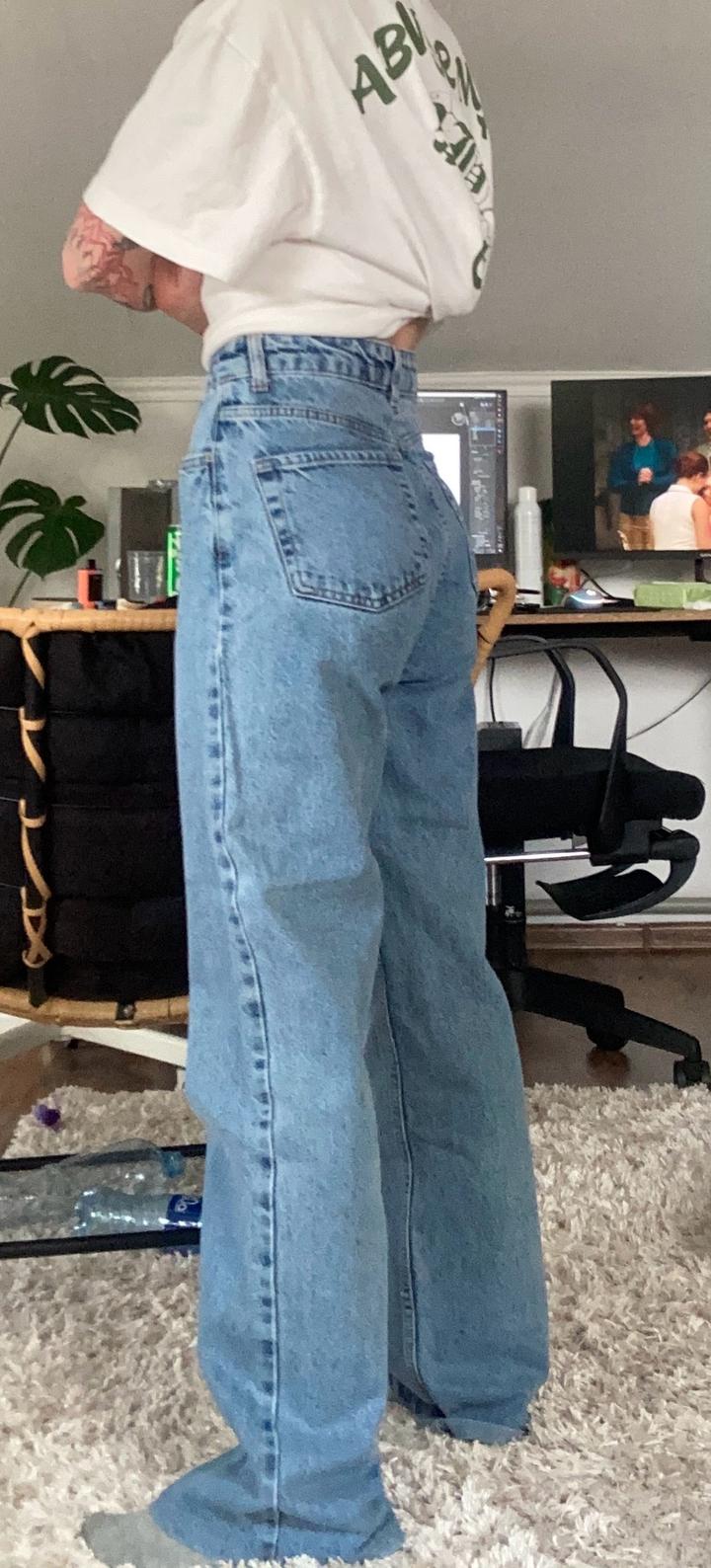Голубые широкие джинсы 34