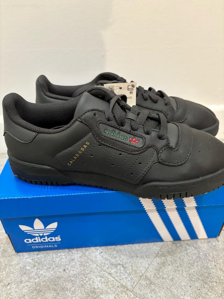 Продам кроссовки