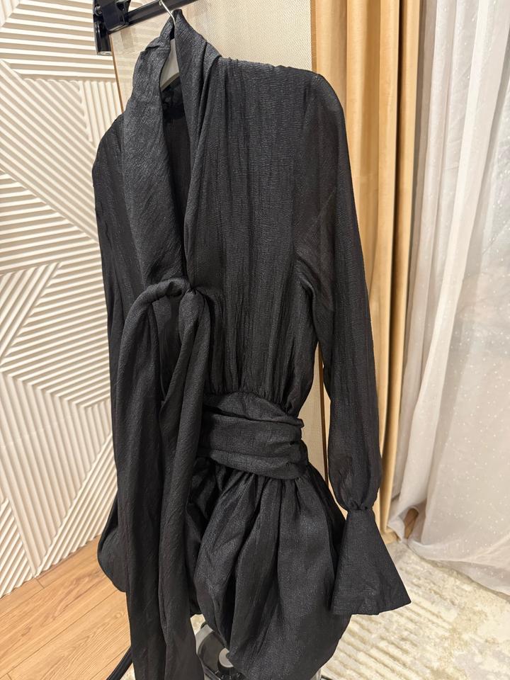 Черное платье , покупалось в Шоуруме в Алмате