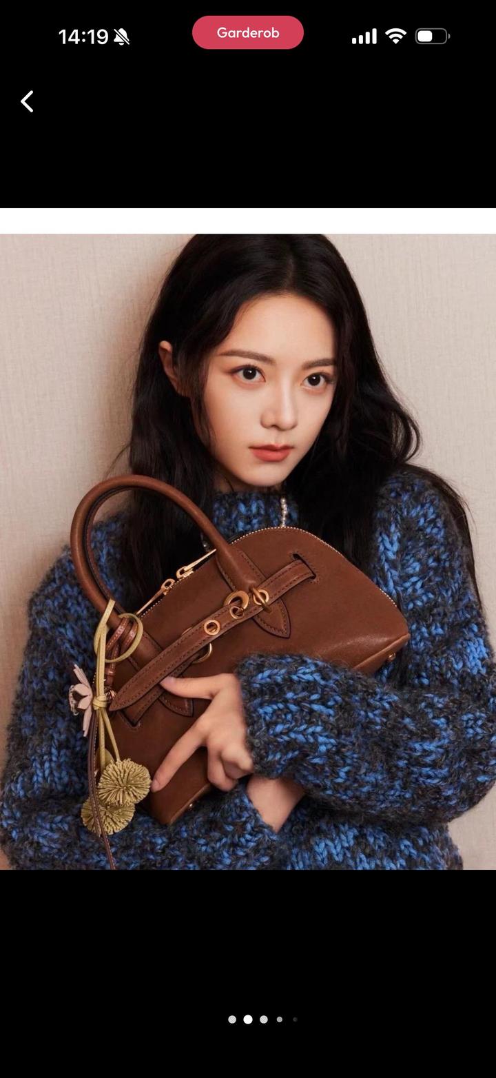 Кожаная сумка в стиле miu miu