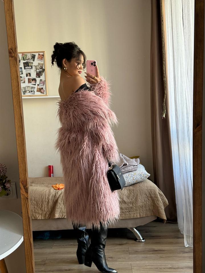 Продам очень красивую качественную шубу. Покупала в Корее за 150.000 тг