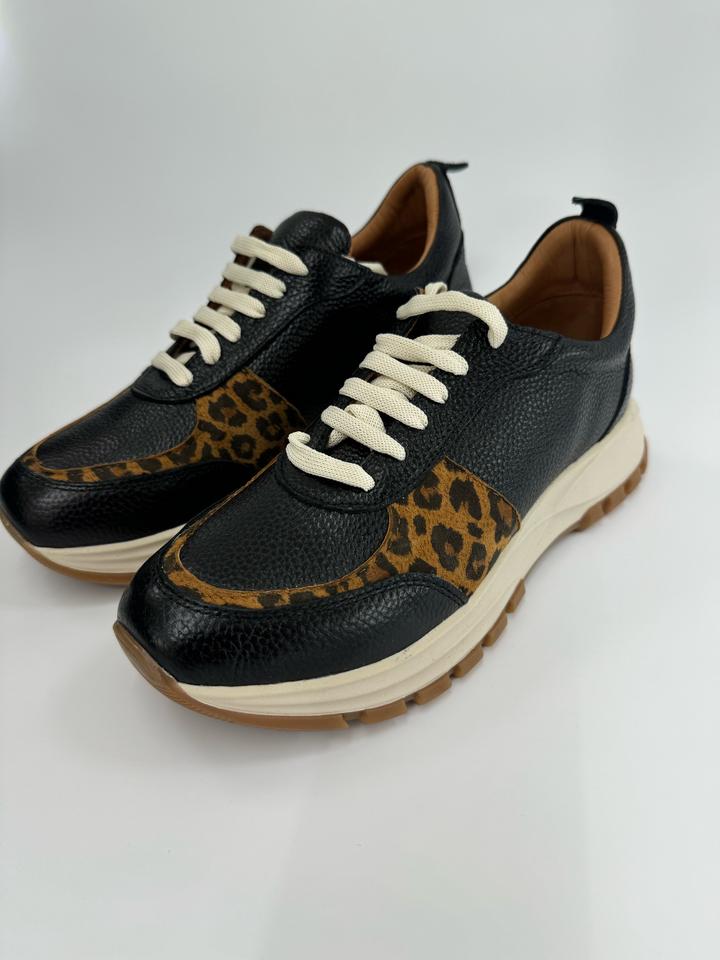 Кроссовки натуральная кожа, новые 36,37,38,39