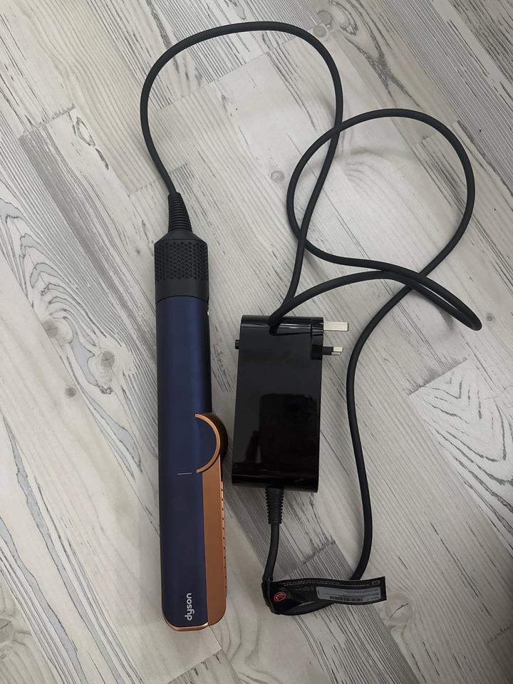 Dyson Airstrait Официальный Dyson Store Абу-Даби