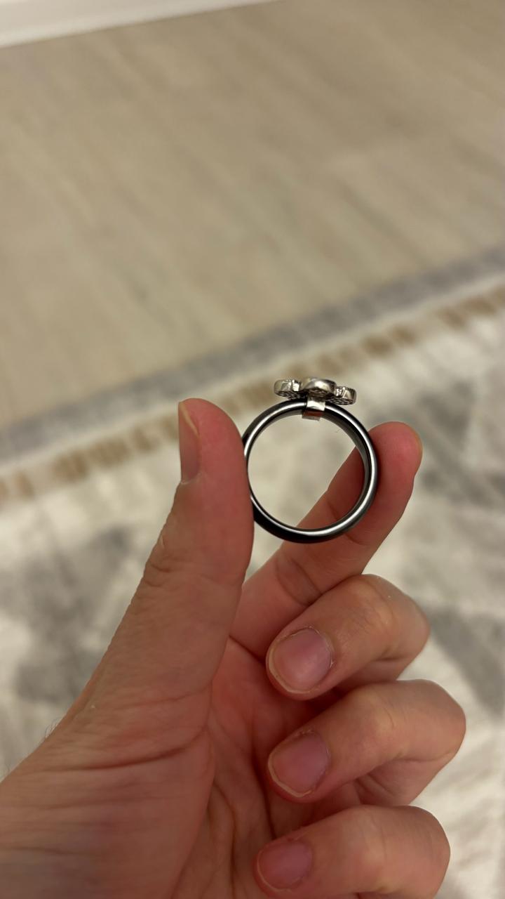 Серебряный кольцо от Van Cleef с керамикой 925 проба, 18,5 размер