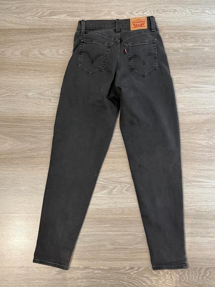 Черные mom jeans Levi’s