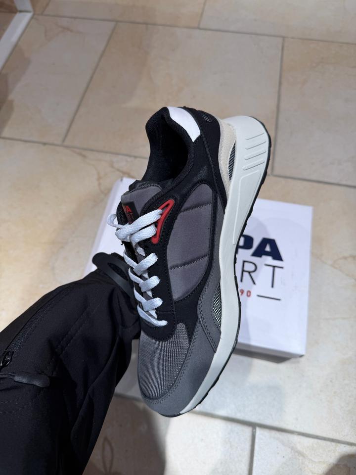 Мужские кроссовки