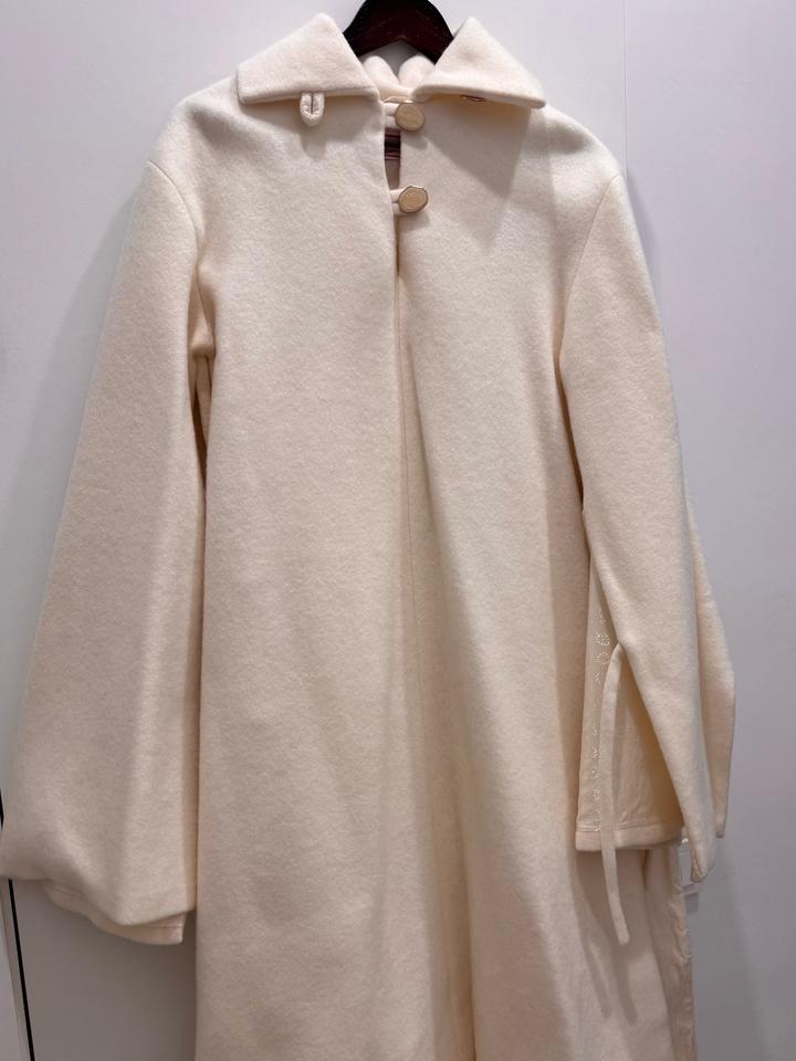 Молочное пальто-пончо