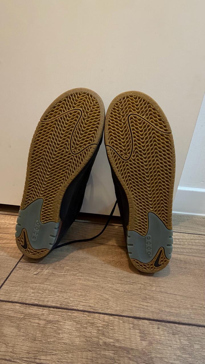 Кроссовки Nike ISHOD