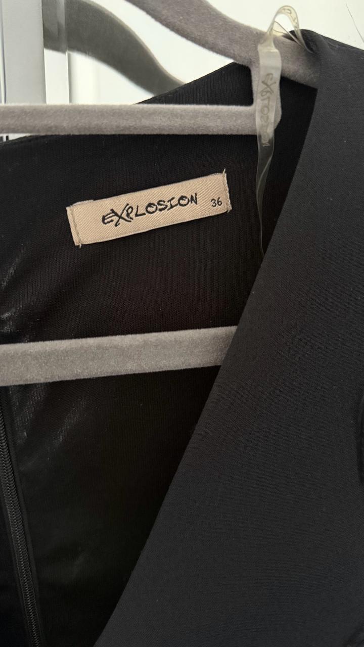 Черный комбинезон женский с перьями