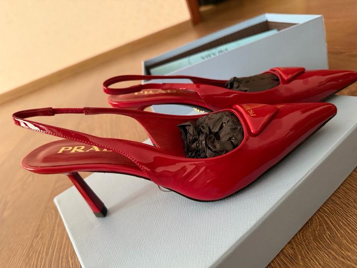 Туфли Prada slingback из лаковой кожи