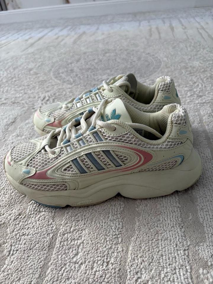 Кроссовки adidas