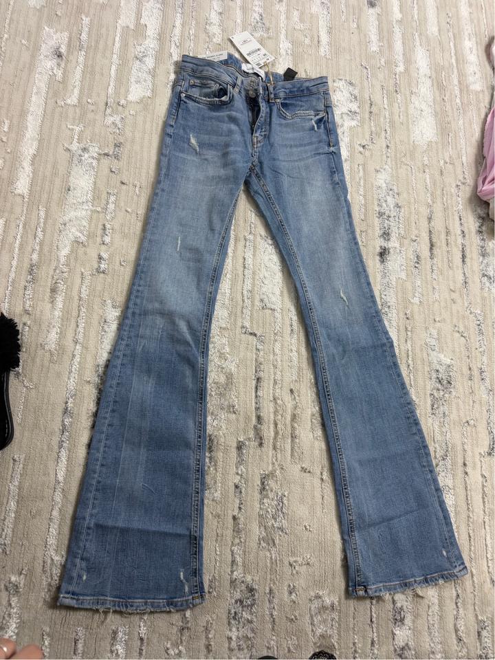 Джинсы клеш Zara