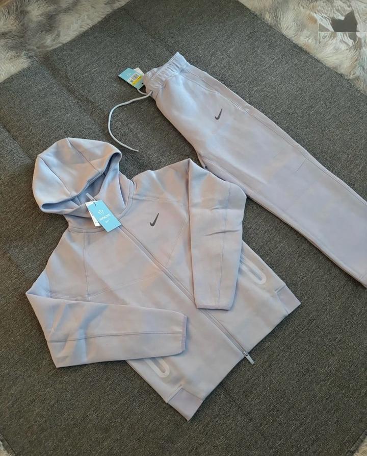 Двойка nike tech