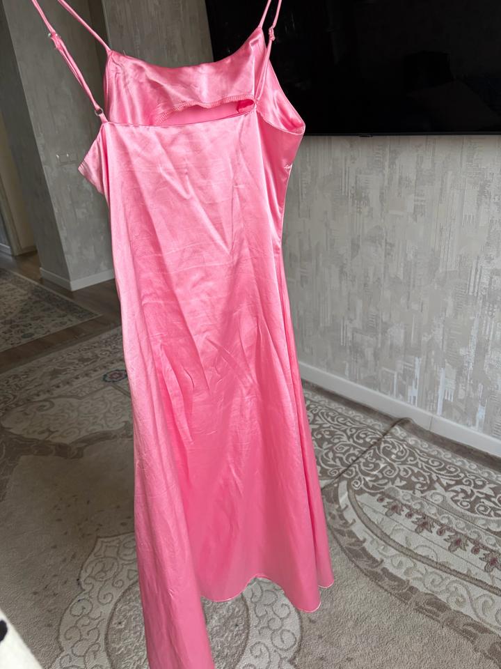 Платье атласное розовое