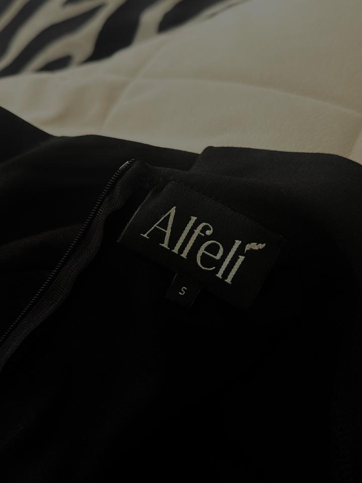 Трикотажное платье от бренда “Alfeli”