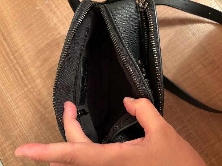 Продам сумку KARL LAGERFELD черного цвета.