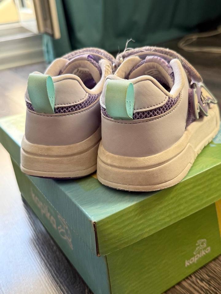 Кроссовки на девочку