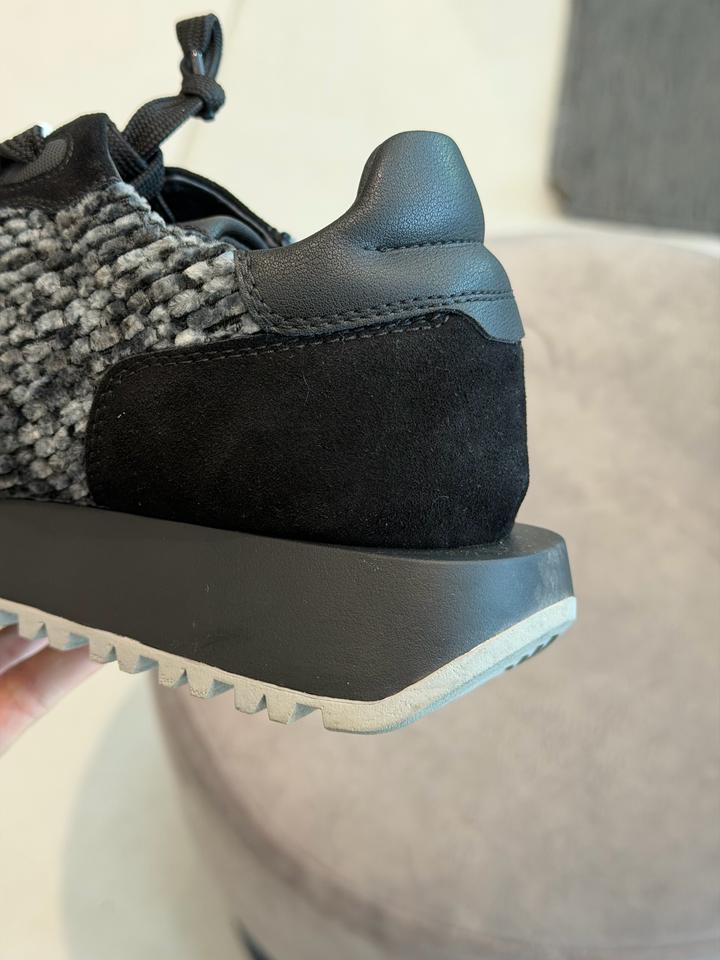 Женские кроссовки