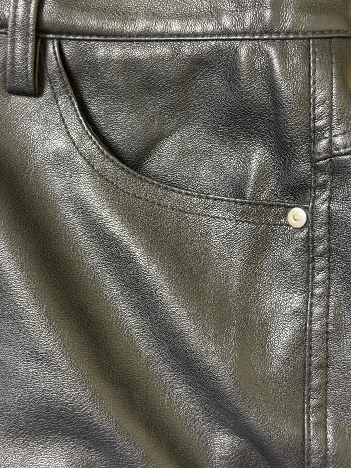 Черные кожаные штаны на высокой посадке