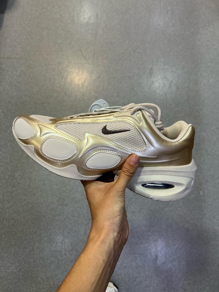 Женские кроссовки Nike